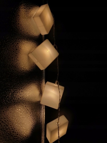Lancuch-LAMPKI-GIRLANDA-z-tabliczkami-LED-140cm.jpg
